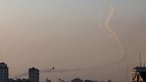 Rauchschwaden am 2. Mai 2023 in Gaza-Stadt, als Raketen auf Israel abgefeuert werden.