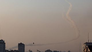 Une roquette dans le ciel de Gaza.