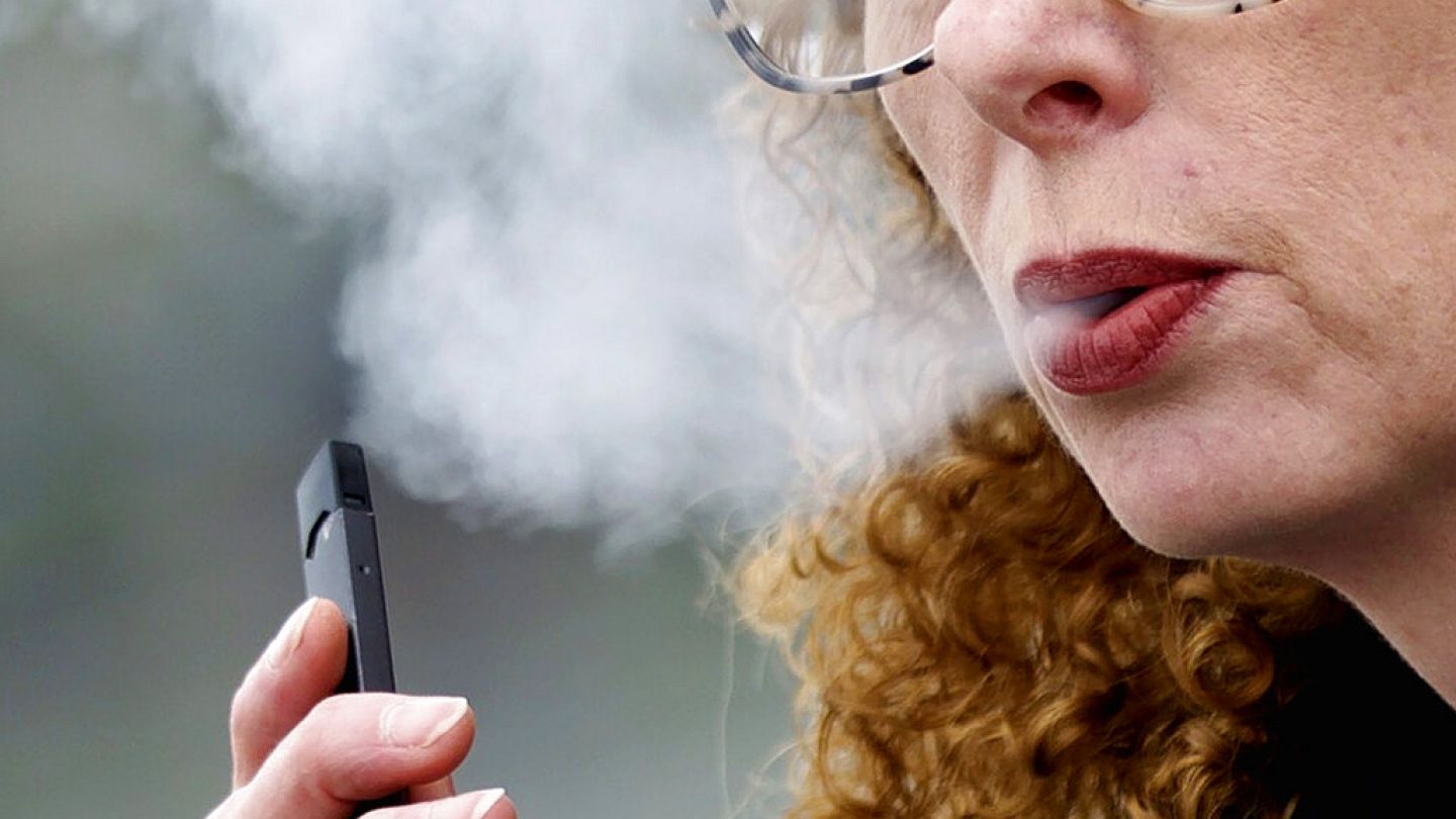 Elektronik sigara nikotin pandemisini gelecek nesillere taşıyor
