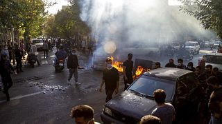 Горящие баррикады в Тегеране после смерти Махсы Амини 27 октября 2022