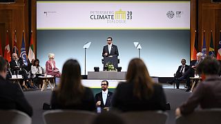سلطان أحمد الجابر يتحدث خلال حوار بيترسبرغ المناخي في وزارة التجارة الخارجية في برلين ، 2 مايو 2023. 