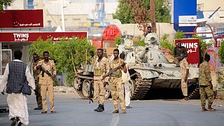 عناصر من الجيش السوداني صبيحة بداية المعارك في 15 نيسان الماضي