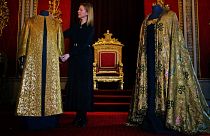 El Rey Carlos III visitó el Parlamento, para que le recordaran que el poder del monarca tiene límites.
