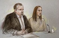 رسم للمتهمة لوسي ليتبي بجانب محاميها ريتشارد توماس في المحكمة في وارينجتون، إنجلترا، الخميس 12 نوفمبر، 2020