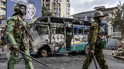 حرق حافلة خلال المظاهرات المناهضة للحكومة في كينيا