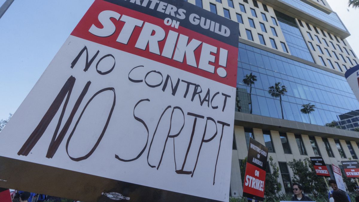 Piquete de greve à porta dos escritórios da Netflix, em Los Angeles, EUA