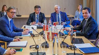 Balról jobbra Alekszandar Vucsics, Miroslav Lajcák, az Európai Unió különleges képviselője, Josep Borrell és Albin Kurti Brüsszelben 2023. május 2-án. 