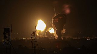 لحظة استهداف الغارات الإسرائيلية لقطاع غزة
