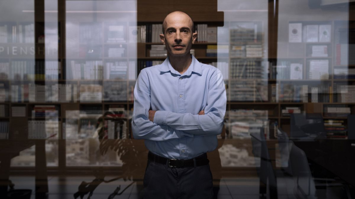 İsrailli yazar Yuval Noah Harari yapay zeka'nın yeni bir din yaratabileceğini söyledi. 