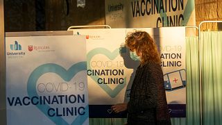 Зона вакцинации против COVID-19 в американской больнице