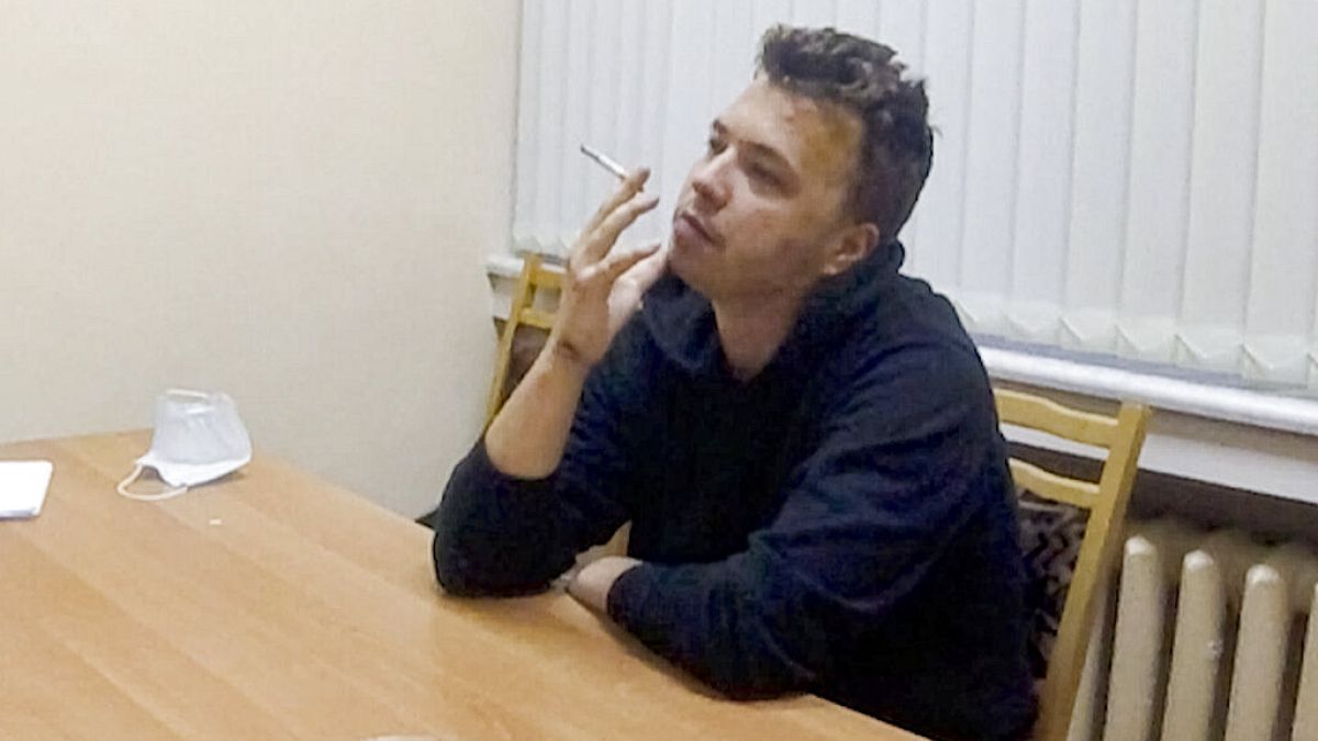 Der inhaftierte Journalist Raman Protassewitsch auf einer Kamera in einer Haftanstalt in Minsk, Juni 2021