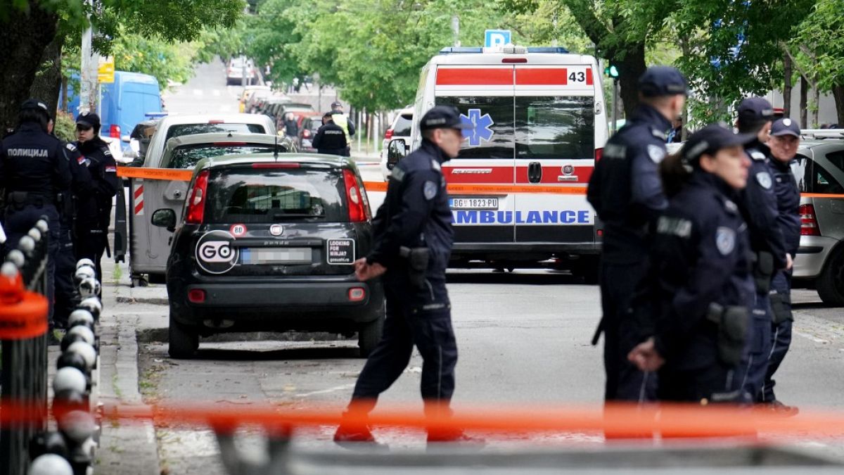 الشرطة الصربية قرب مكان الحادثة