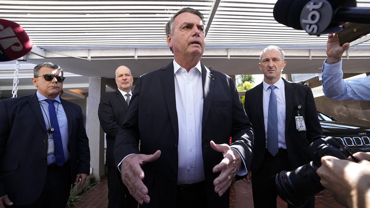 Jair Bolsonaro sajtótájékoztatót tart a házkutatás után