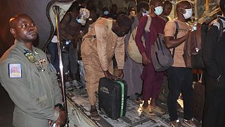 Sudan'daki geçici ateşkese rağmen yabancı ülkelerin vatandaşlarını tahliyesi sürüyor