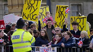 "Not my king" - "Não é o meu rei!" é a frase de protesto dos republicanos