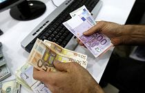 Varios bileltes de euro de distinto valor, después de que el BCE anunciasen la subida de sus tipos de interes un cuarto de punto hasta el 3,75 %