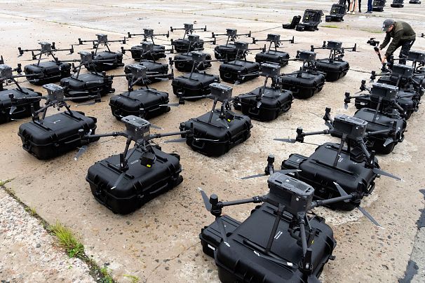 Drones Matrice listos para ser entregados al Ejército ucraniano en la región de Kiev, Ucrania, el 2 de agosto de 2022. Se espera que al integrar la inteligencia artifical en ellos ocurra una revolución armamentística.
