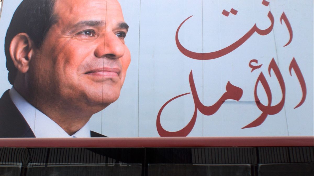 صورة معلقة في شوارع القاهرة للرئيس المصري عبد الفتاح السيسي، أرشيف