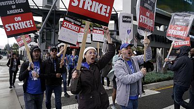 Mitglieder der Writers Guild of America streiken vor den Universal Studios, 4. Mai 2023