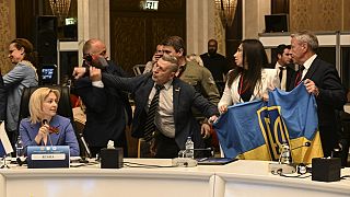 KEİPAZirvesi’nde, Rusya Delegasyonu Başkan Vekili Olga Timofeeva'nın konuşması sırasında Ukrayna heyeti bayraklı protesto girişiminde bulundu