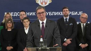 Alexandar Vucic szerb elnök a mladenovaci vérengzésről szóló sajtótájékoztatón