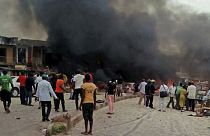 Füst gomolyog a nigériai Mubiban elkövetett pokolgépes merénylet helyszínén 2018.05.01-jén. A Boko Haramot gyanították a merénylet hátterében - képünk illusztráció