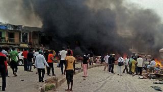 Füst gomolyog a nigériai Mubiban elkövetett pokolgépes merénylet helyszínén 2018.05.01-jén. A Boko Haramot gyanították a merénylet hátterében - képünk illusztráció