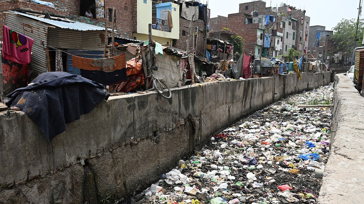 India's populous urban centres choke on sewage and waste