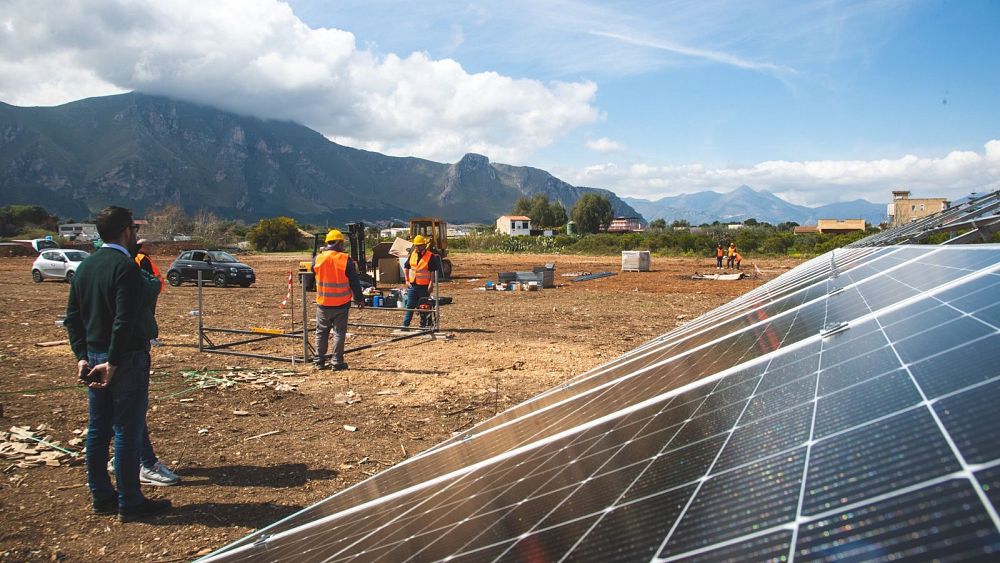 La soleggiata Sicilia può diventare l’hub europeo per l’energia pulita?  Alcuni residenti hanno bisogno di essere convinti