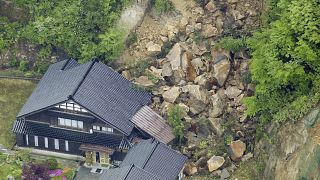 انهيار أرضي ناجم عن زلزال الجمعة في مدينة سوزو بمحافظة إيشيكاوا بوسط اليابان.
