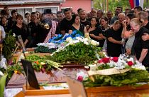 Funeral ortodoxo das cinco vítimas do segundo tiroteio desta semana na Sérvia