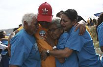 Famílias separadas entre os EUA e o México abraçam-se na 10ª edição do "Abraços, não muros" 