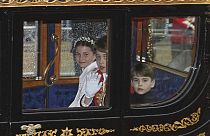 Los tres hijos de los príncipes de Gales, Jorge, Carlota y Luis 