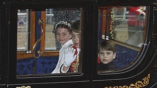 Los tres hijos de los príncipes de Gales, Jorge, Carlota y Luis 
