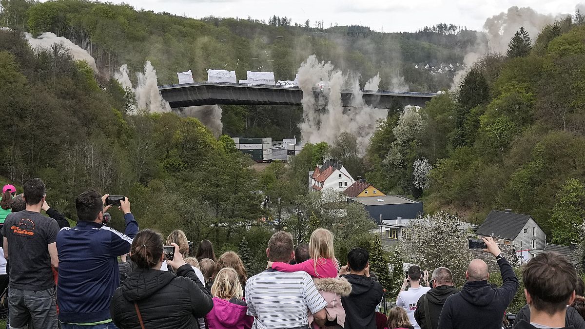تخریب پل قدیمی ۱۷ هزار تنی در آلمان 