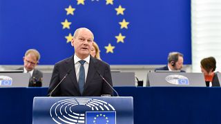 "Aucun d'entre nous ne souhaite revenir à l'époque où la loi de la jungle régnait en Europe", a déclaré le chancelier allemand Olaf Scholz devant le Parlement européen