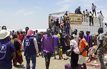 A la frontière l'aide humanitaire arrive pour les Soudanais