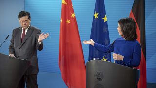 Csin Kang kínai és Annalena Baerbock német külügyminiszter Berlinben