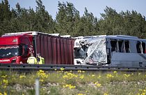 A balesetes, összetört lengyel busz