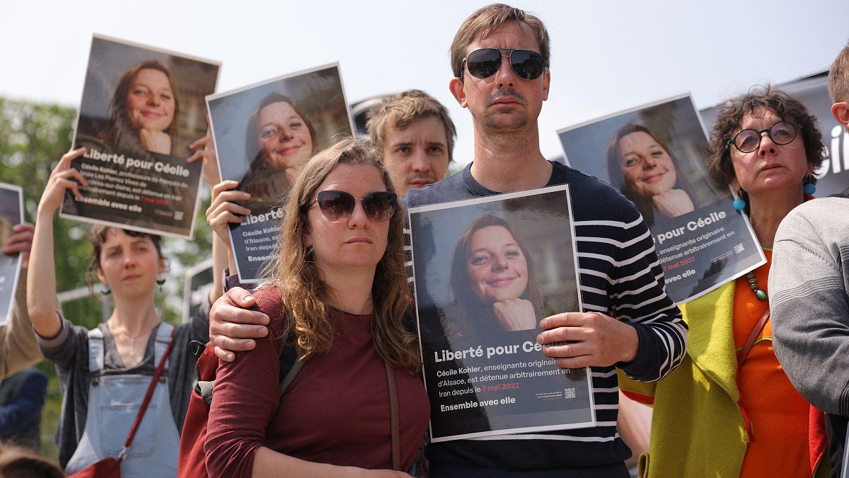 Manifestación pidiendo la liberación de Cécile Kohler, una docente francesa detenida en Irán desde hace un año. 