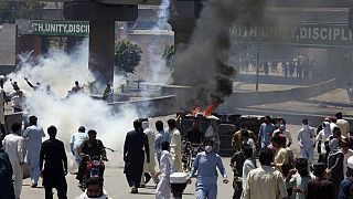 أنصار رئيس الوزراء الباكستاني السابق عمران خان خلال احتجاج على اعتقال زعيمهم، في بيشاور، باكستان، الأربعاء 10 مايو 2023