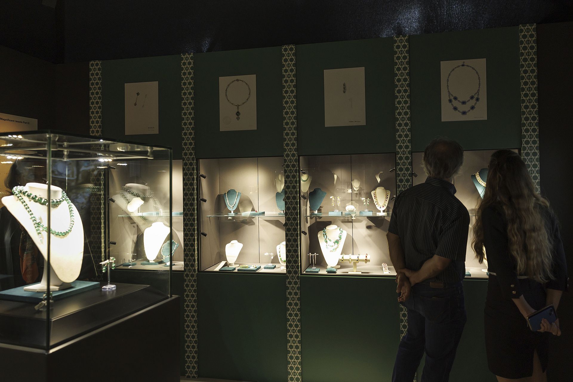 Christie's cancels sale of Nazi heiress' jewels | Euronews