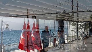 CHP Genel Başkanı Kemal Kılıçdaroğlu İstanbul'da bir konferansta konuşurken