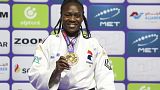 A judoca francesa Clarisse Agbegnenou conquistou a sua sexta medalha de campeã mundial