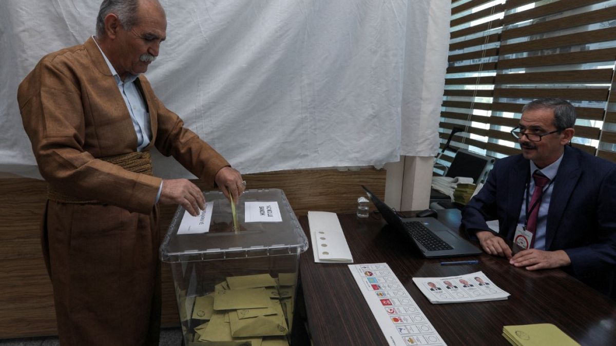Erbil'de oy kullanan bir Türk vatandaşı