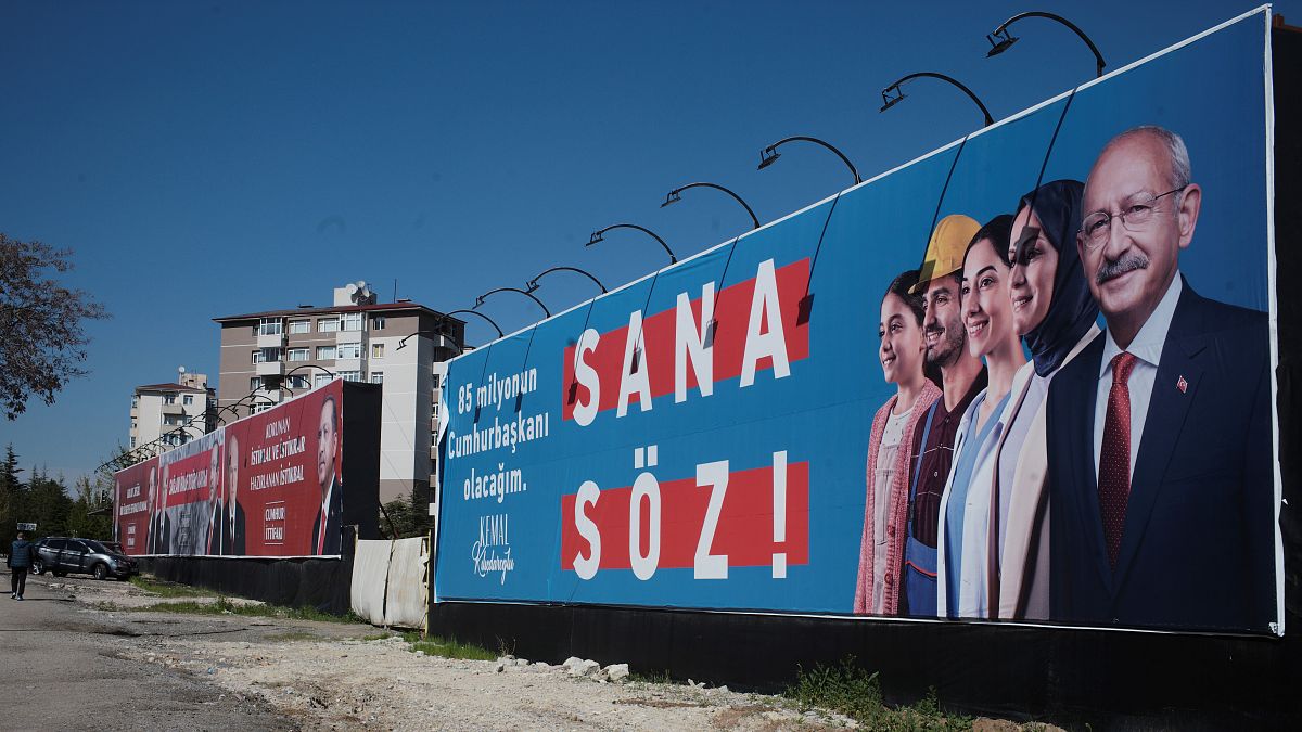 لافتة ترويجية لمرشح المعارضة التركية كمال كيليتشدار أوغلو