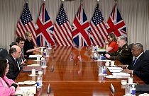 Amerikai - brit találkozó a Kijevnek adandó segítségnyújtásról a Pentagonban.