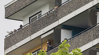 Polizeieinsatz in einem Hochhaus in Ratingen bei Düsseldorf