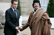 Sarkozy és Kadhafi