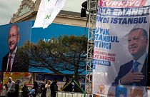 Affiches de campagne en Turquie entre le président sortant Recep Tayyip Erdogan (à droite) et l'opposant Kemal Kilicdaroglu (à gauche)